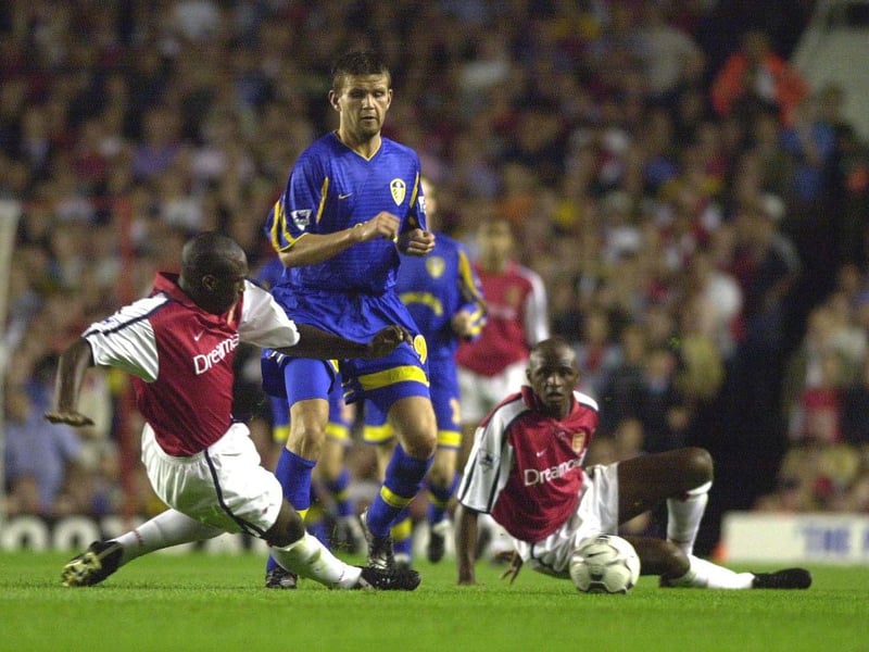 Arsenal's Sol Campbell tackles Eirik Bakke.