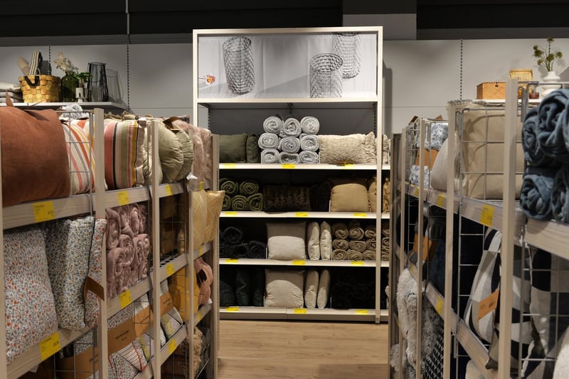 The brand has earnt a worldwide reputation of expertise and knowledge in sleeping culture and specialises in sleeping products created by experts, from mattresses, duvets, and pillows to bedframes and bases.