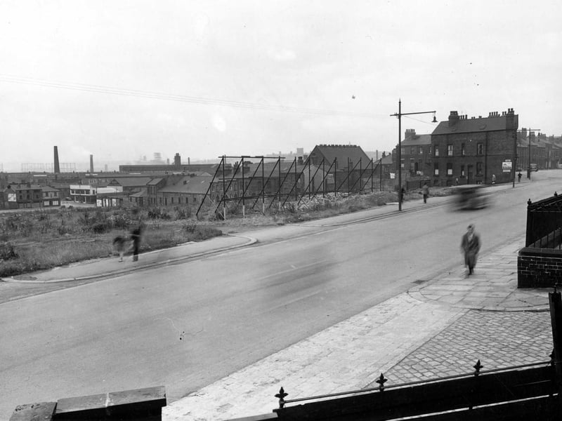 Hanover Street in February 1952 taken from Hanover Terrace. In the distance factories with chimneys can be seen.