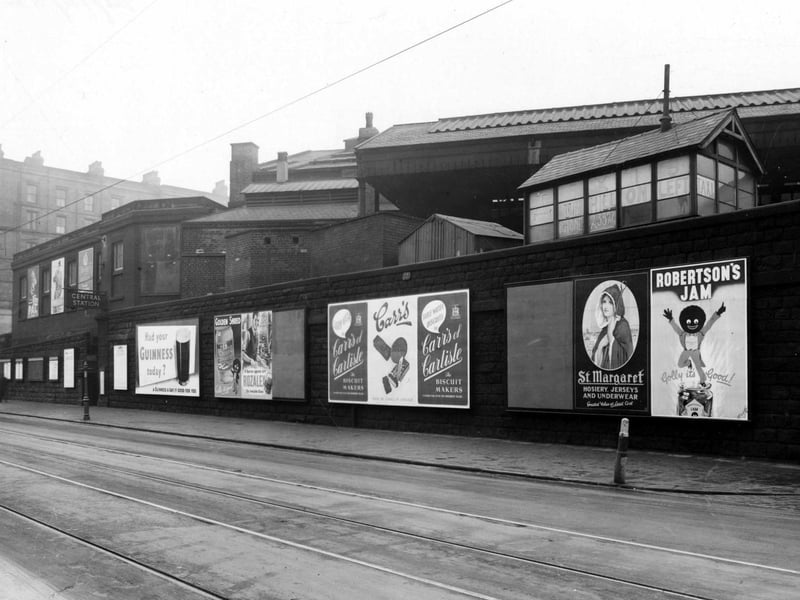 Central Station from across Wellington Street in December 1952, looking towards the Great Northern Hotel.
