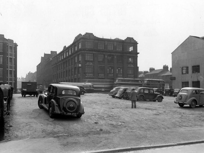 Little Queen Street across the car park towards Queen Street in April 1952. Park Place and York Place are visible.