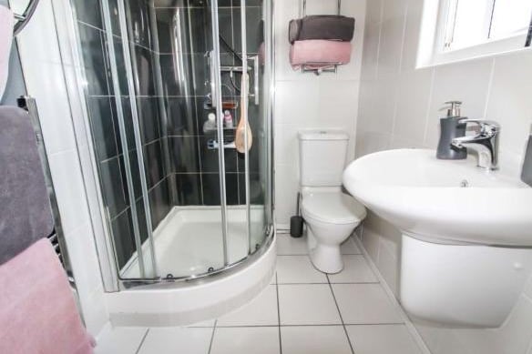 It also has an en-suite bathroom with shower cubicle, wash hand basin and a low level flush w/c.