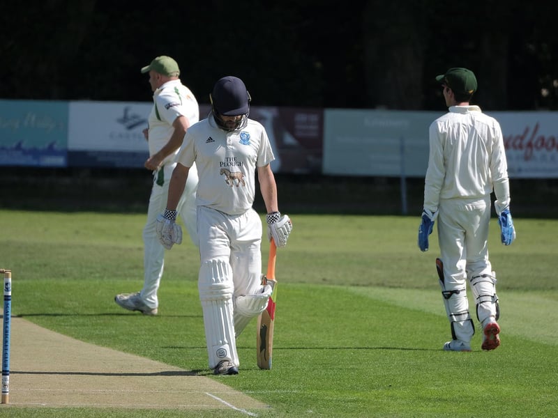 Jon Barton trudges off
Photo by Richard Ponter