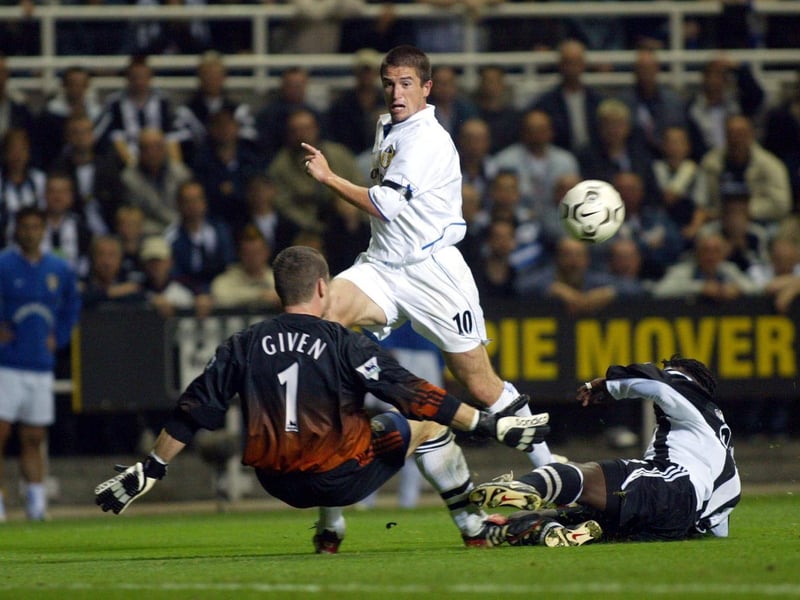 Harry Kewell goes close for Leeds.