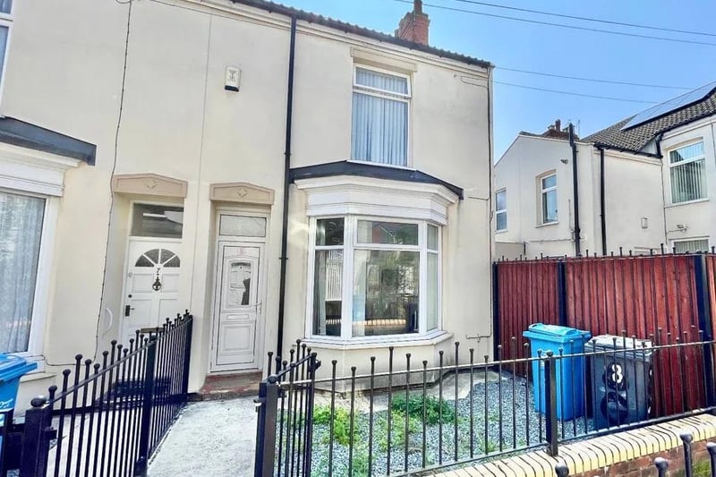 Located just 1.6 miles away from the main train station, this two bedroom end terrace house contains an entrance hall, lounge/dining room, a sizeable kitchen and a bathroom. There are two double bedrooms and a fixed staircase that leads up to a loft conversion space. It also has a front and back garden.