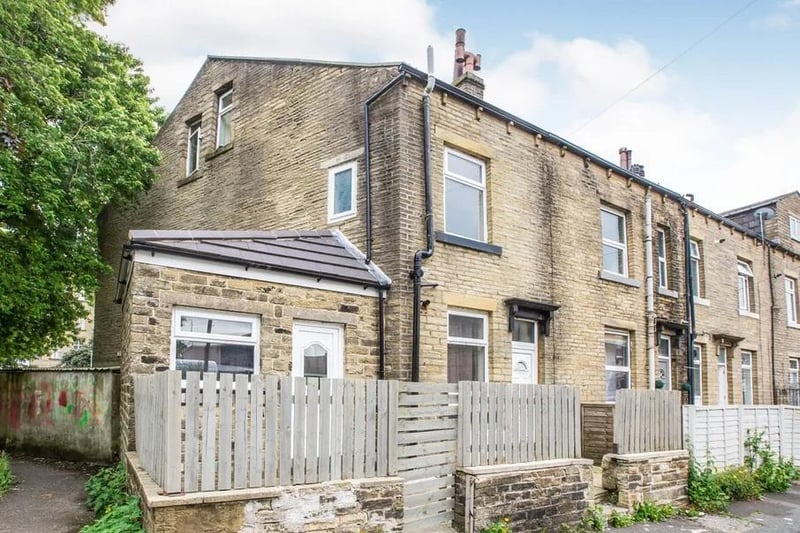 This stone-built two bedroom end terrace is close to the local shops over four floors. The house boasts a lounge and kitchen diner, utility room, WC, two double bedrooms, a bathroom and a front garden.