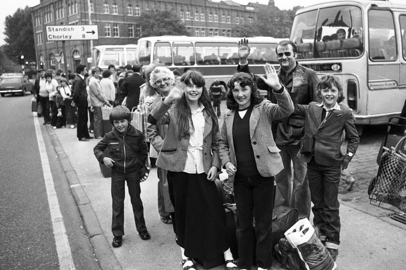 Wigan holidaymakers ready for their two week break at Market Square in 1979