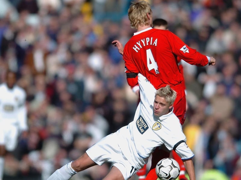 Striker Alan Smith clashes with Liverpool defender Sami Hyypia.