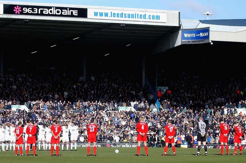 Leeds and Liverpool players pay their respects to former Leeds player John Charles with a minute of silence ahead of kick-off.