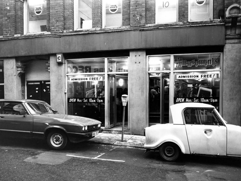 Do you remember this amusement arcade on Mill Hill? It is pictured in December 1979.