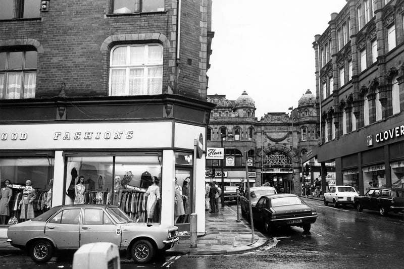 Harewood Street at the junction with Sidney Street in December 1979. Harewood Fashions is on the left, with Mannequins in the shop window. Across the road on the right is Clover department store.