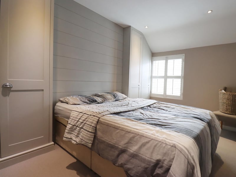 One of the cottage's double bedrooms.