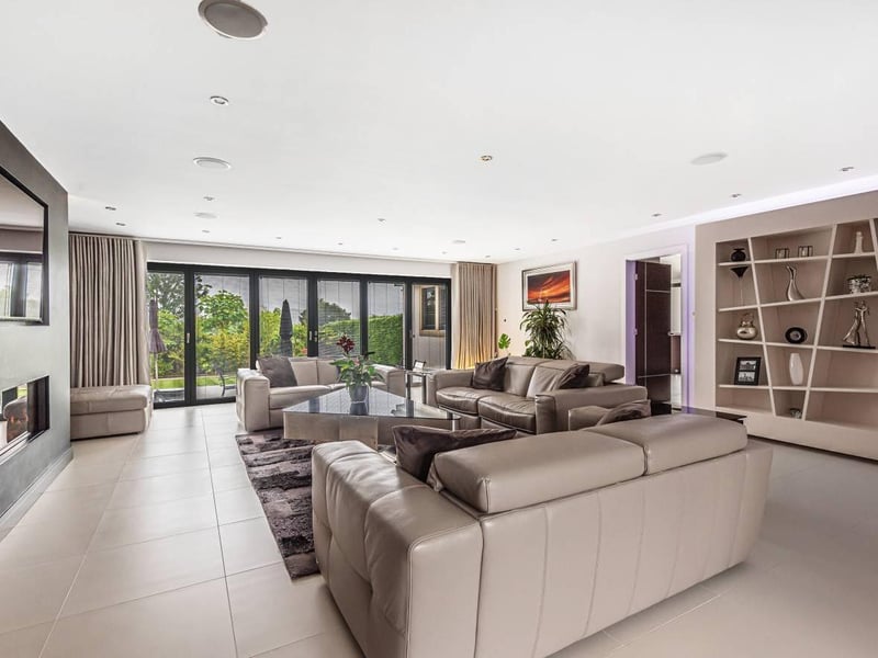 There is also a family seating area, which is flooded with light due to the four skylight windows and floor to ceiling windows and doors which lead out to the rear garden enjoying sensational views over countryside.