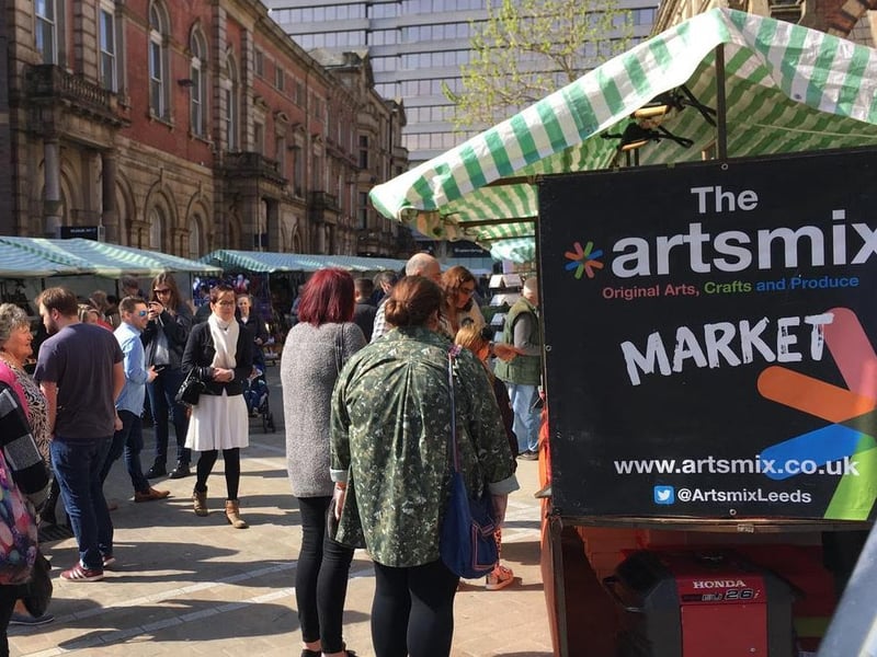Discover the best of Leeds' creative talent at the Artsmix Market. Held on various dates in November and December, this market is a treasure trove of unique handcrafted items, from original art and prints to bespoke jewellery and gifts. 📍 Albion Place, Leeds, LS1 6JL