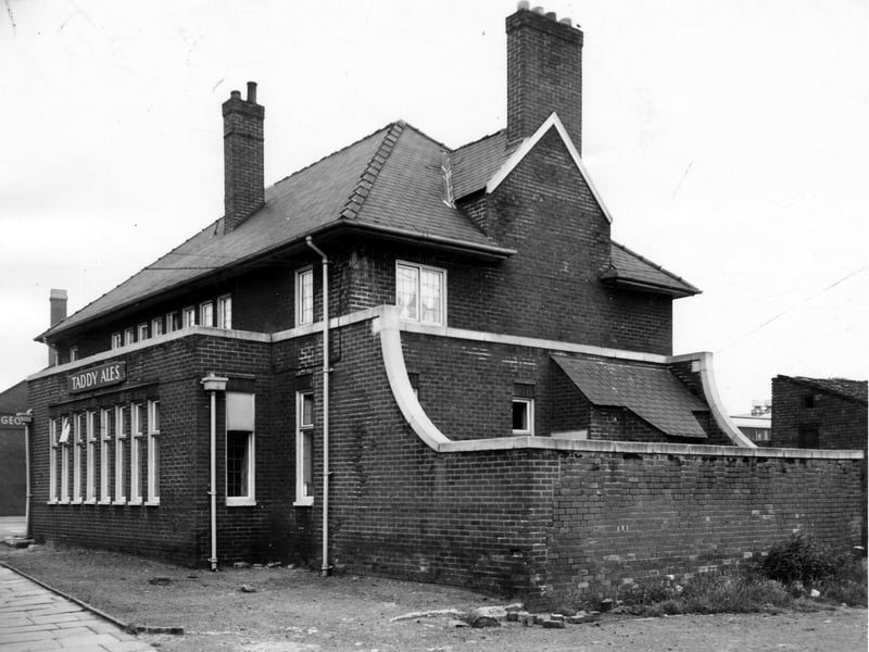 Station Hotel public house seen from Bedford Row in June 1964.