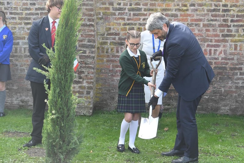 Roberto Fico, the President of the Italian Chamber of Deputies, plants a tree in the grounds of Astley Hall with a child from a local school.
Credit: ©UK Parliament/Jessica Taylor