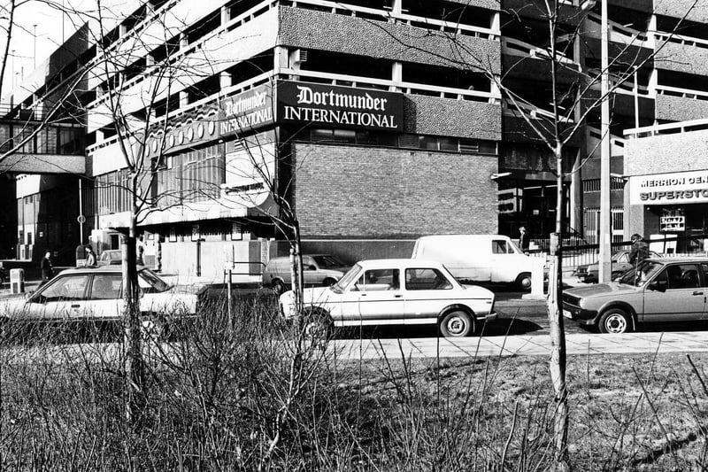 The Merrion Centre from Wade Lane, with the Dortmunder International public house in the centre. Pictured in February 1985.
