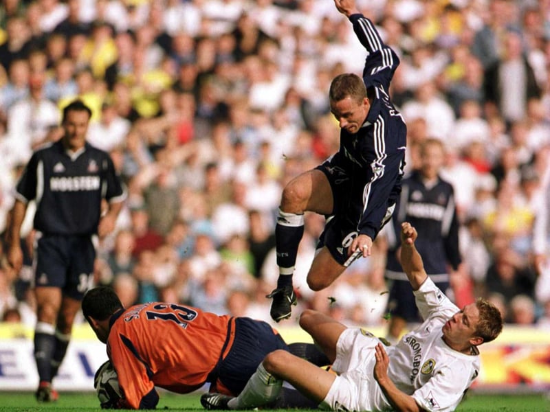 Striker Alan Smith with Tottenham defender Chris Perry and goalkeeper Neil Sullivan.