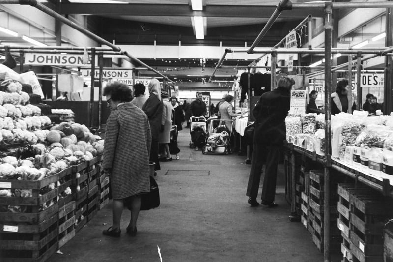 The market inside Seacroft Shopping Centre in November 1971.