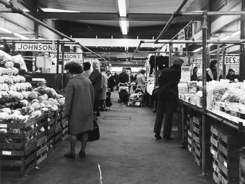 The market inside Seacroft Shopping Centre in November 1971.