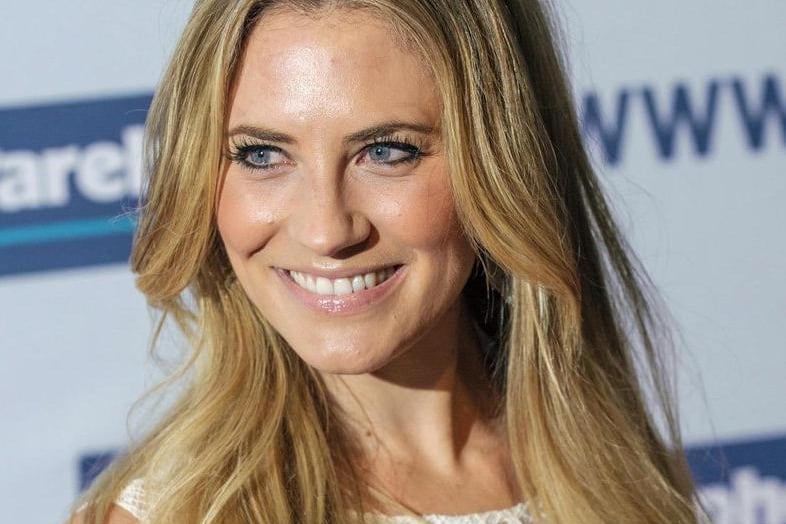 Sports presenter Georgie Thompson, full name Georgina Jane Ainslie, studied broadcast journalism at the University of Leeds, graduating in 199 with a 2:1. She has since gone on to have a hugely successful career, working for Sky Sports News, and later Sky Sports F1. She has also been a presenter on BBC Radio 5 Live. She is married to British sailor Ben Ainslie, with whom she has a daughter.
