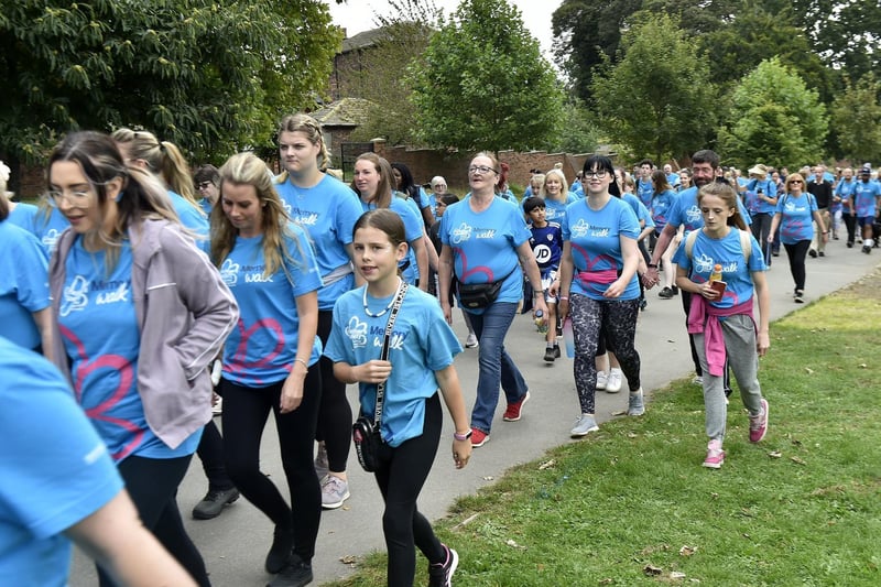 Hundreds of Alzheimer's Society walkers stepped out in Leeds to pay tribute to loved ones affected by dementia.