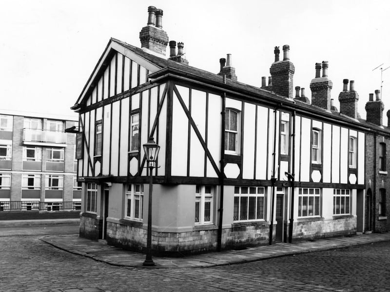 The Mulberry Tree public house on Folly Lane pictured in December 1965.