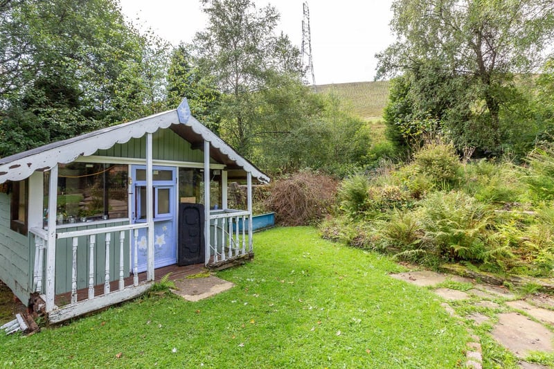 This summerhouse can be used throughout the seasons as it has light and heating.