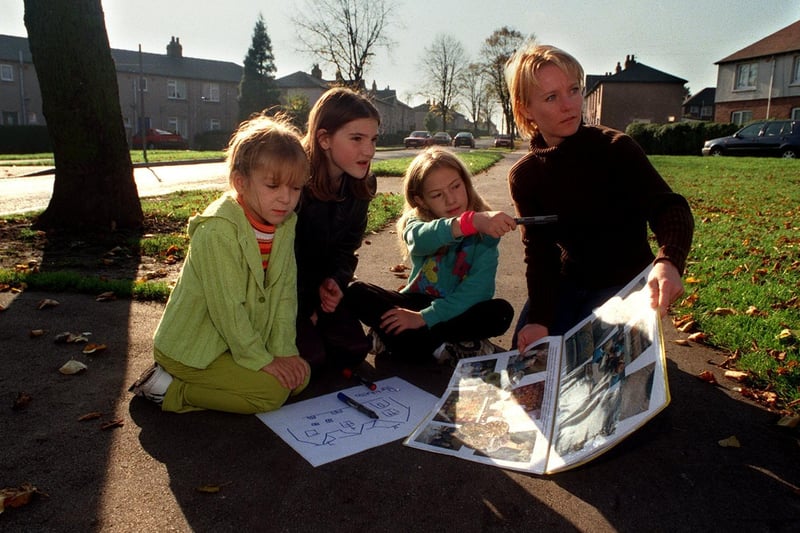 Local residents Jade Boffin, Kerry Rollings, and Colleen Scholes with artist Lyndele Fozard collecting ideas to brighten up the Portobello estate in November 1999.