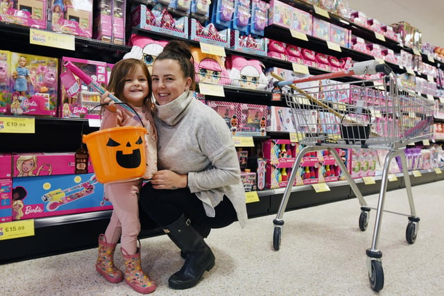 Customers Gemma Sleight and daughter Alannah, 3
