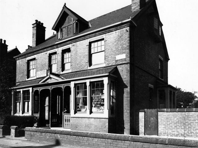 Kirkstall Avenue in September 1949. Pictured is M. Hitchen decorators and Dodgsons's grocery store.