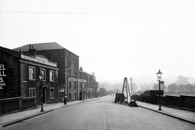 Bridge Road over Kirkstall Bridge in July 1945. On the left is the Bridge Hotel.