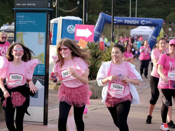 Runners set off from the start line. (Richard Ponter)
