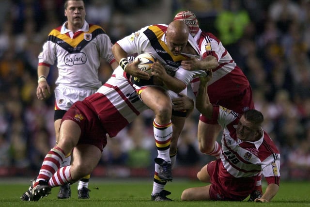 2001 - SUPER LEAGUE VI GRAND FINAL, OLD TRAFFORD, MANCHESTER.
BRADFORD BULLS V WIGAN WARRIORS. Wigan Warriors player Adrian Lam goes over for Wigan's only try.