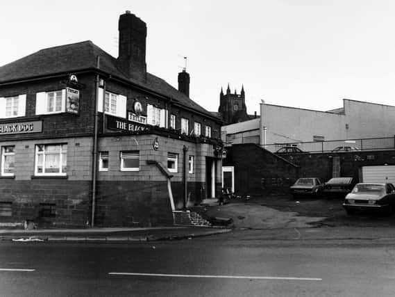 Enjoy these photo memories of pubs around Leeds in 1992.