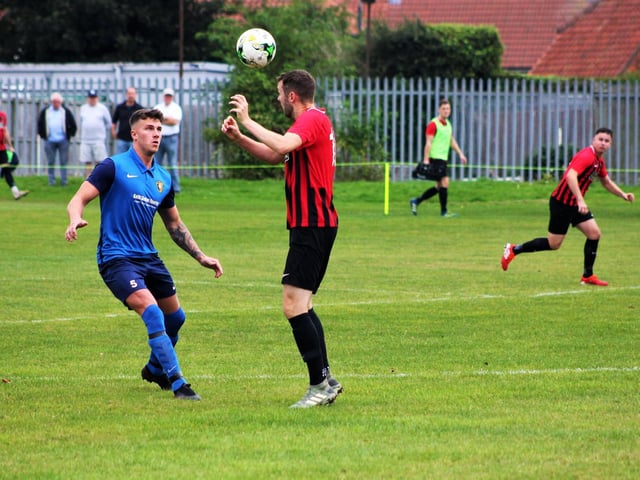 Edgehill look to close down the hosts

Photo by Alec Coulson