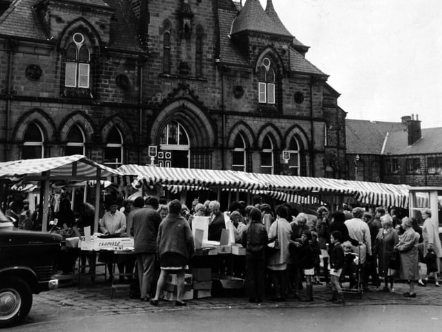 The first day of the market in Town Hall square in August 1971.