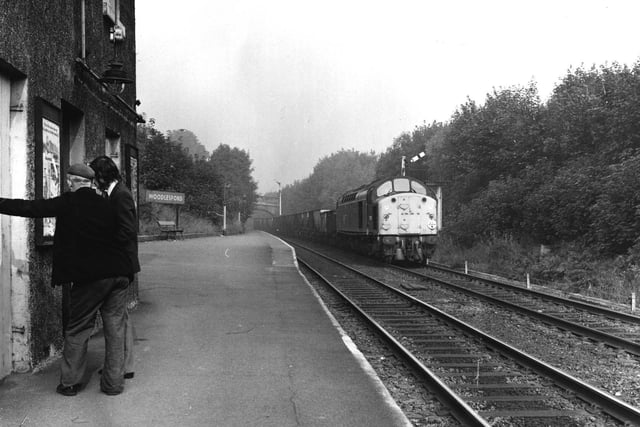 The platform at Woodlesford Station in September 1971. A Class 40 diesel approaches.