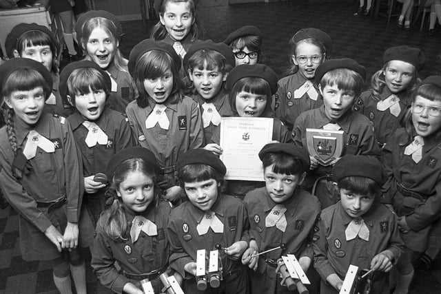 Billinge brownies win singing contest in 1972