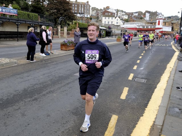 Chris Robertson in 10k action

Photo by Richard Ponter