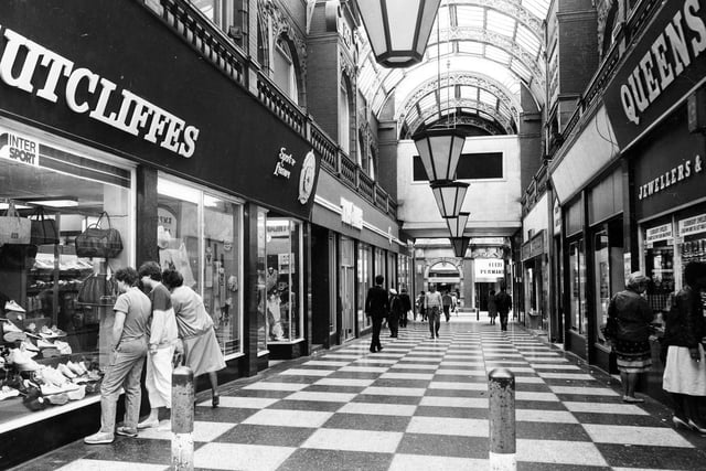 Cross Arcade in June 1984  looking from Queen Victoria Street through to King Edward Street. On the left is Sutcliffes for sport and leisure and on the right Queensbury Jewellers.