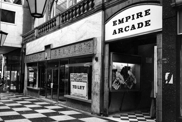 Cross Arcade between Queen Victoria Street and King Edward Street showing the rear entrance to the Empire Arcade in June 1984.