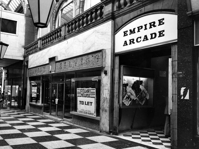 Cross Arcade between Queen Victoria Street and King Edward Street showing the rear entrance to the Empire Arcade in June 1984.
