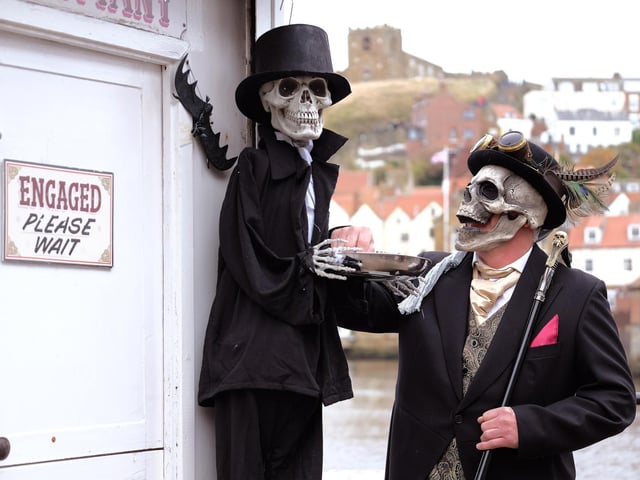 Skeletons ahoy!
w214810c