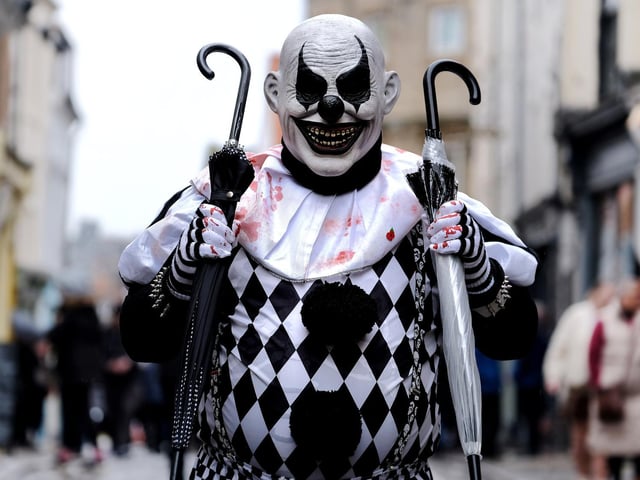 The Goths return to Whitby.
214810n
