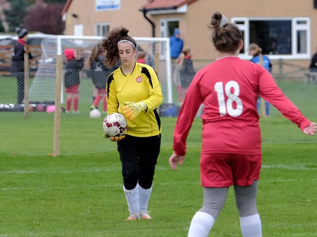 Keeper Brooke Mason gets ready to clear the ball upfield

Photo by Richard Ponter