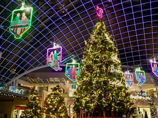 Every weekend from November 27 until December 19, Trinity Leeds will also host the ‘Après Ski Weekender,’ featuring regular snow flurries at intervals throughout the day and live DJs playing festive favourites.