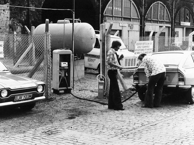 The first Leeds city centre filling station for vehicles converted to run on petroleum gas has opened in Wellington Street in August 1975.