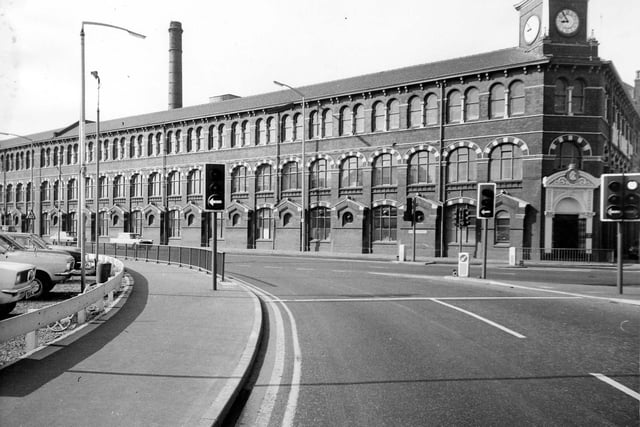 Alf Cooke Ltd, Crown Point Printing Works, Hunslet Road in March 1980. In the foreground is the junction with Black Bull Street.