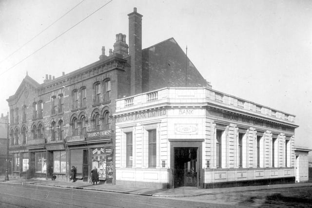 Hunslet Road between Stafford Street and Pitfield Street in August 1929. Midland Bank is on the corner with Stafford Street next to Taylors Chemists.
